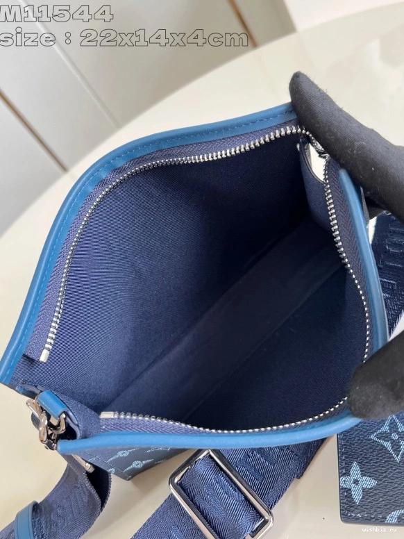 WIS Wallet-22*14.5*4.5cm Gaston VUITTON LOUIS Wearable 0109